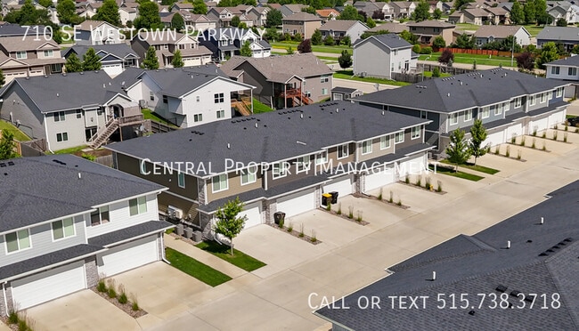 710 SE Westown Pkwy in Waukee, IA - Foto de edificio - Building Photo