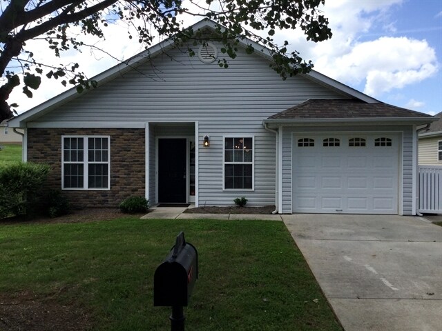 172 Tudor Downs Rd in Winston-Salem, NC - Building Photo