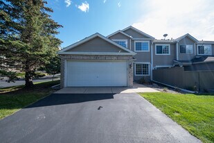 8490 Minuteman Alcove in Eden Prairie, MN - Building Photo