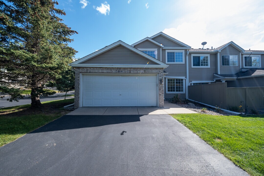 8490 Minuteman Alcove in Eden Prairie, MN - Building Photo
