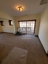 5525 W North Ave in Milwaukee, WI - Building Photo - Building Photo