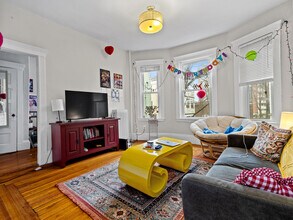 368 Broadway, Unit 1 in Cambridge, MA - Building Photo - Building Photo