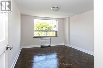 990 Avenue Rd in Toronto, ON - Building Photo - Building Photo