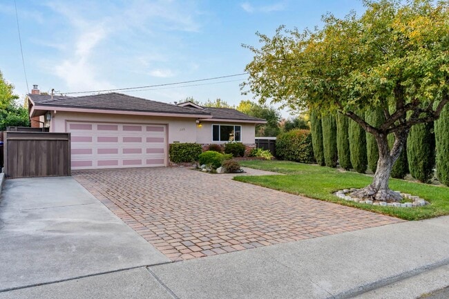 property at 2315 Hoytt Ct