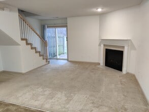 203 W Nicholas Dr, Unit C in Lone Jack, MO - Building Photo - Building Photo