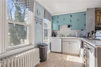 35 Brewer St in Newport, RI - Building Photo - Building Photo