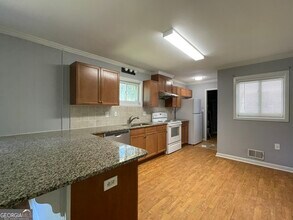 2352 Arrow Cir in Atlanta, GA - Building Photo - Building Photo