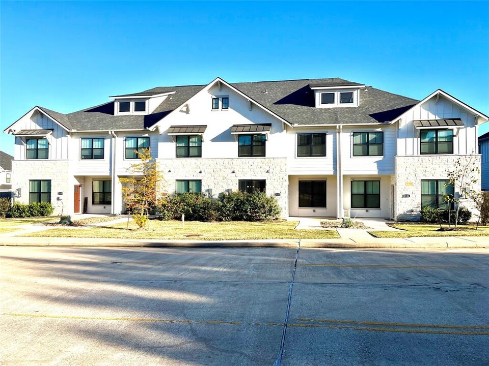 2126 Crescent Pointe Pkwy in College Station, TX - Building Photo