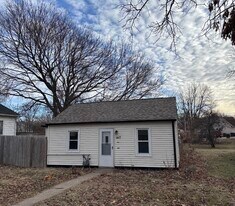 1417 43rd St in Moline, IL - Building Photo