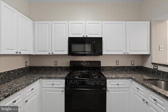 12909 Alton Square in Herndon, VA - Building Photo - Building Photo