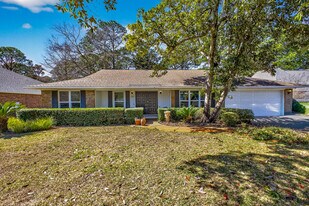 1140 Troon Dr E in Niceville, FL - Building Photo