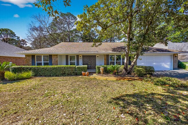 property at 1140 Troon Dr E