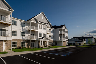 The Residences at Fox Meadow in Glenville, NY - Foto de edificio - Building Photo