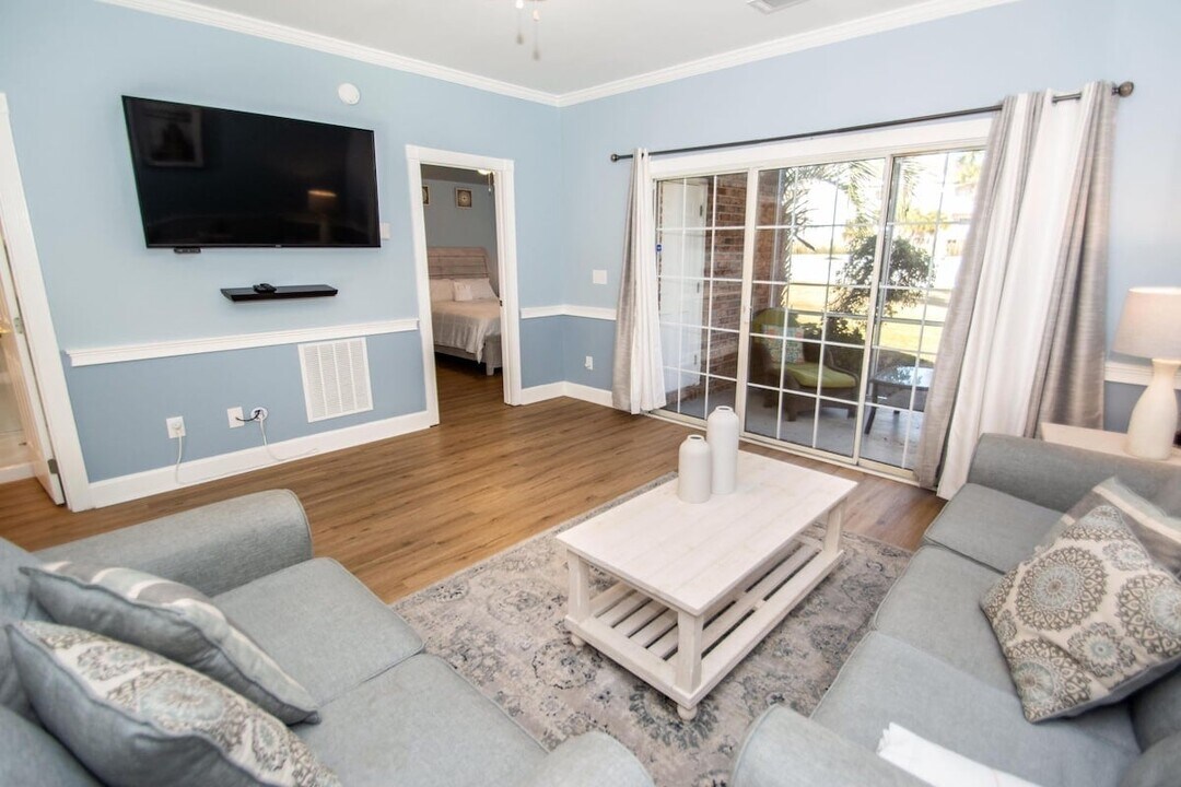 4868 Dahlia Ct, Unit 105 in Myrtle Beach, SC - Building Photo