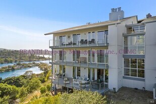 15 Harbor Oak Dr in Tiburon, CA - Building Photo