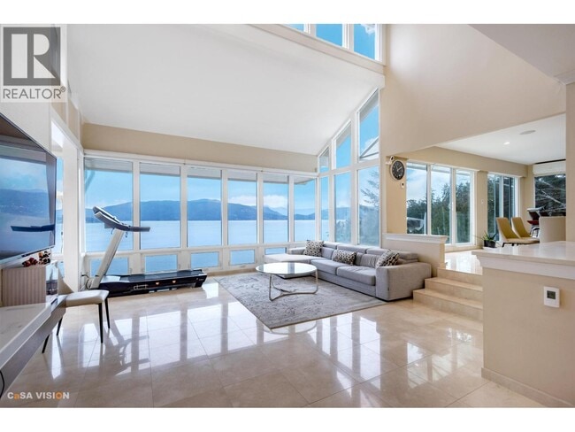 5144 Pitcairn Pl in West Vancouver, BC - Building Photo - Building Photo