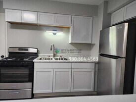 2557 Edwin Ave in Akron, OH - Building Photo