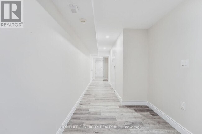 18 Tysonville Cir in Brampton, ON - Building Photo - Building Photo