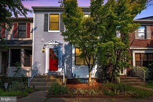 8605 Western Oak Dr in Springfield, VA - Building Photo