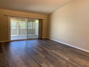 7118 Village 7 in Camarillo, CA - Building Photo - Building Photo