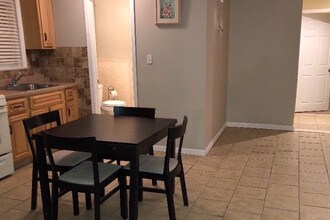 272 Cleveland Ave, Unit 2 in Lyndhurst, NJ - Foto de edificio - Building Photo