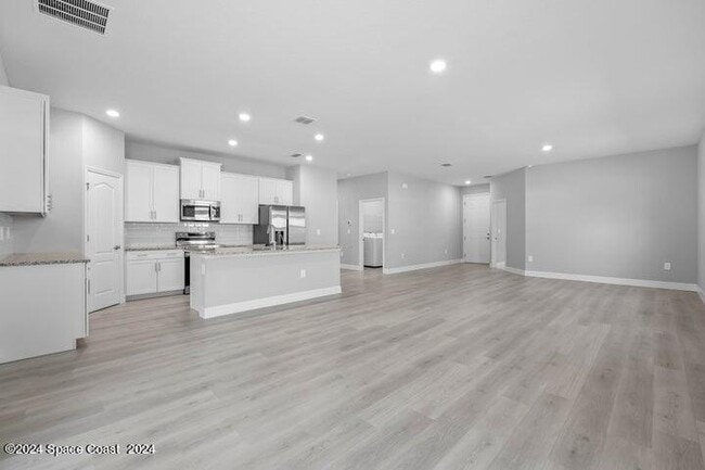 1377 Amelia Ave SW in Palm Bay, FL - Building Photo - Building Photo