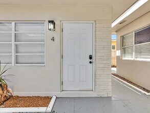 320 Walnut St in Hollywood, FL - Building Photo - Building Photo