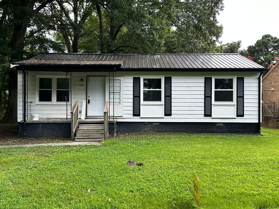 1009 Luke St in Blackstone, VA - Building Photo