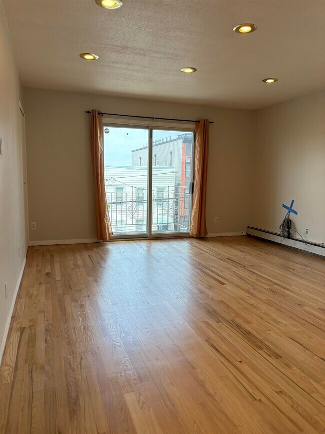 426 Liberty Ave in Jersey City, NJ - Building Photo - Building Photo
