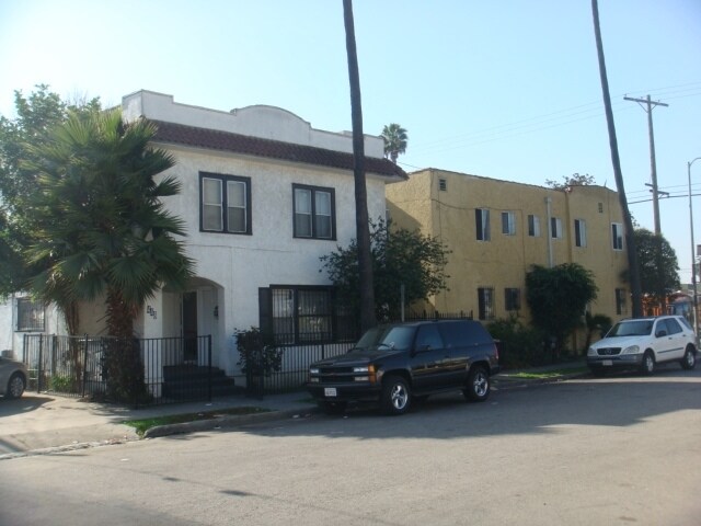 6900 S Figueroa St in Los Angeles, CA - Building Photo