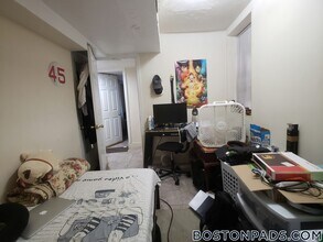 192 Kelton St, Unit G in Boston, MA - Foto de edificio - Building Photo