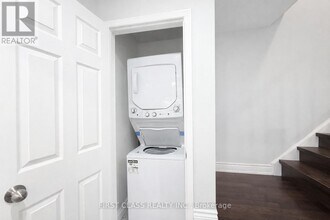 3280 Pilcom Crescent in Mississauga, ON - Building Photo - Building Photo