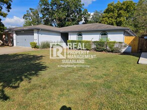 10527 Westedge Dr in Sugar Land, TX - Building Photo - Building Photo