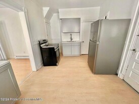 2038 Rigg St in Dunmore, PA - Building Photo