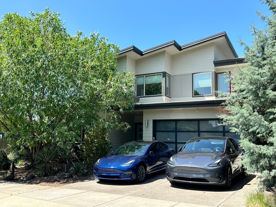 7771 SW 72nd Ave in Portland, OR - Foto de edificio