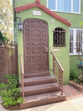 1226 S Highland Ave, Unit 1226 S. Highland ave in Los Angeles, CA - Foto de edificio - Building Photo