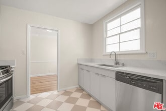 405 Shirley Pl in Beverly Hills, CA - Building Photo - Building Photo