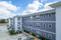 5220 Lake Underhill Rd in Orlando, FL - Foto de edificio - Building Photo