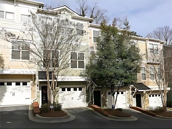1947 Sterling Oaks Cir NE in Atlanta, GA - Building Photo - Building Photo
