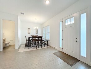 6423 Cyrils Dr in St. Cloud, FL - Foto de edificio - Building Photo