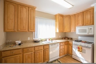 Woodland Park in East Palo Alto, CA - Building Photo - Building Photo