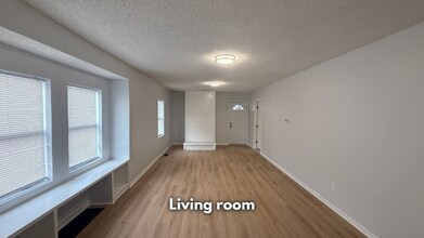 907 S Cedar Ave in Independence, MO - Building Photo - Building Photo