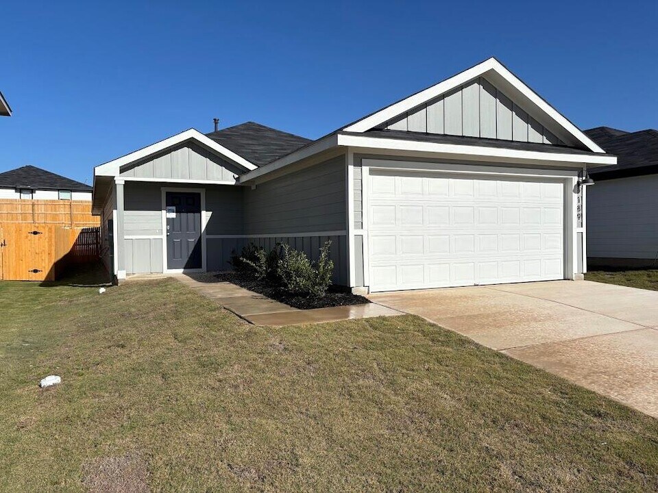 189 Bull Lake Cir in Buda, TX - Building Photo