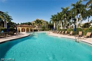 2748 Tiburon Blvd E in Naples, FL - Building Photo