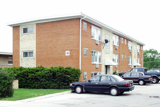 41 E Blecke Ave in Addison, IL - Foto de edificio - Building Photo