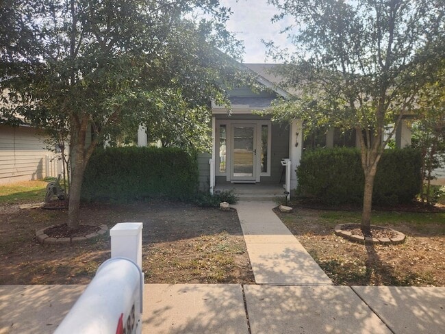 5383 Hartson in Kyle, TX - Foto de edificio - Building Photo