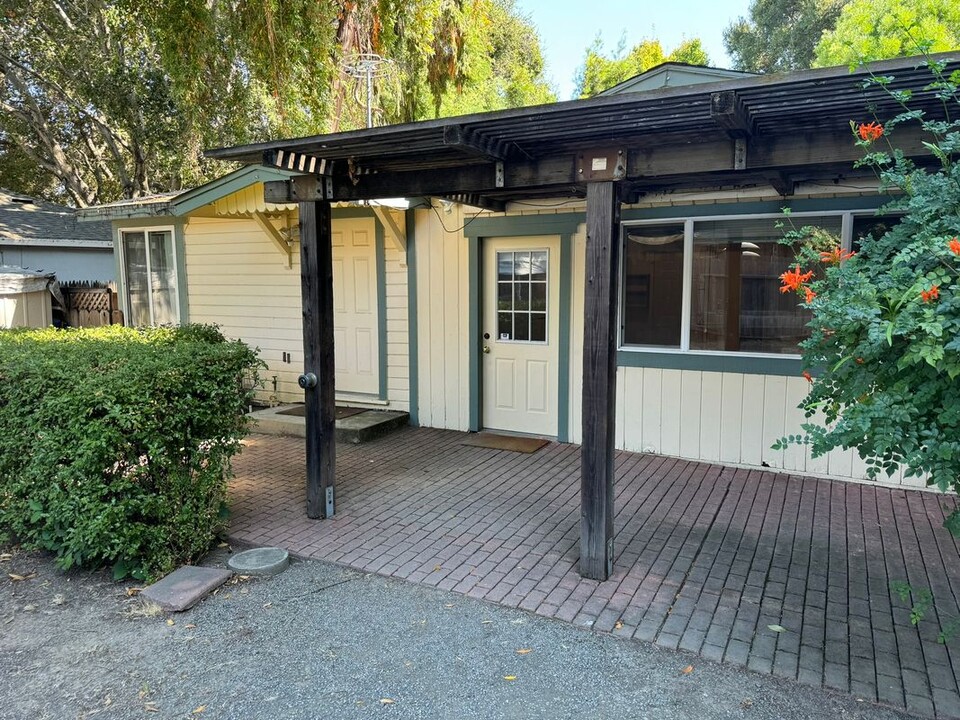 519 Hope St in Mountain View, CA - Building Photo