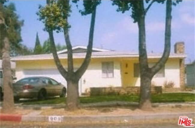 property at 909 E 68th St