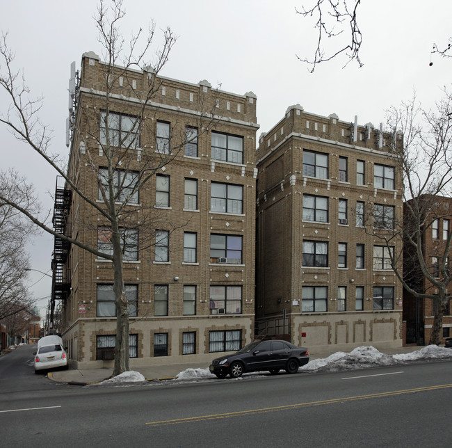 Kennedy Manor in Jersey City, NJ - Foto de edificio - Building Photo