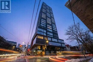 203 College St in Toronto, ON - Building Photo